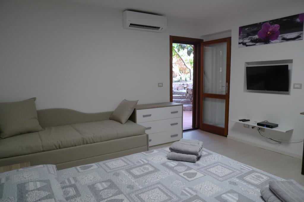 Villaggio Est Affittacamere San Teodoro  Buitenkant foto