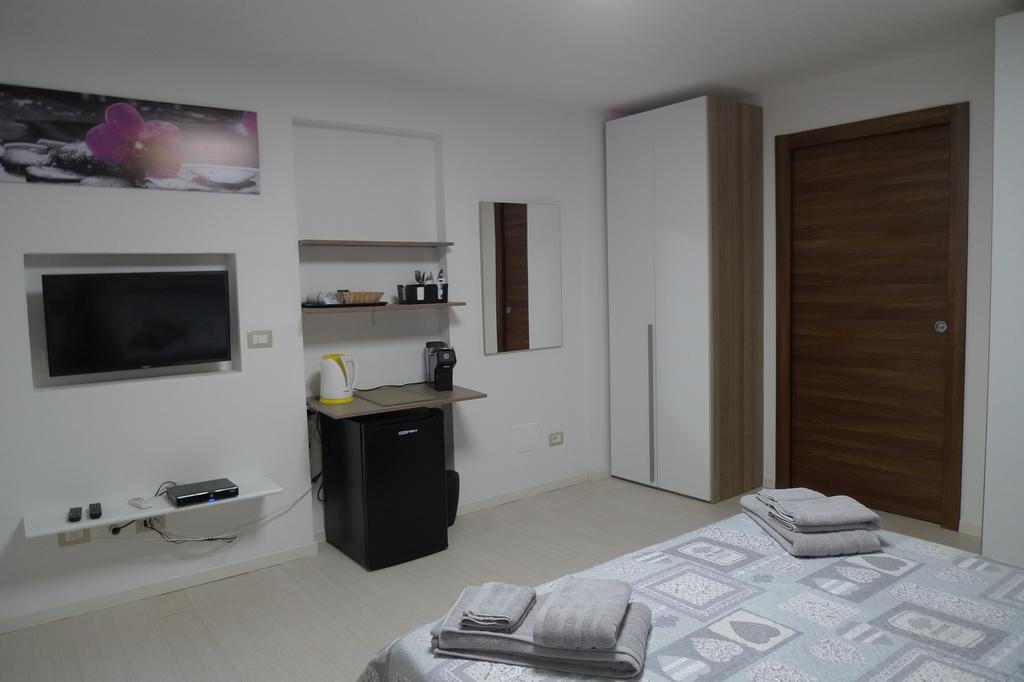 Villaggio Est Affittacamere San Teodoro  Buitenkant foto