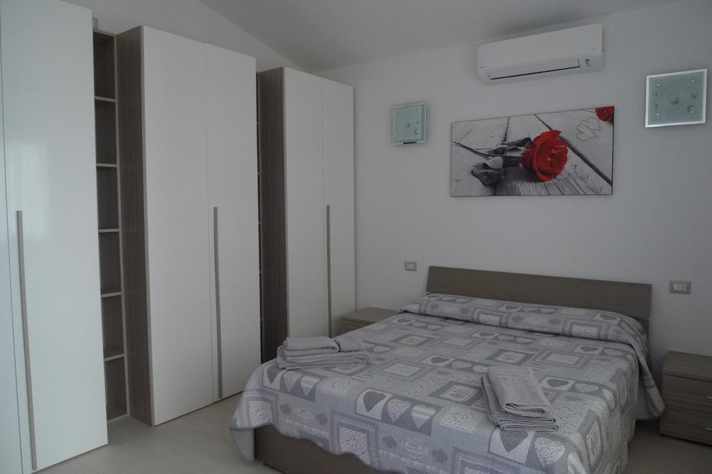 Villaggio Est Affittacamere San Teodoro  Buitenkant foto
