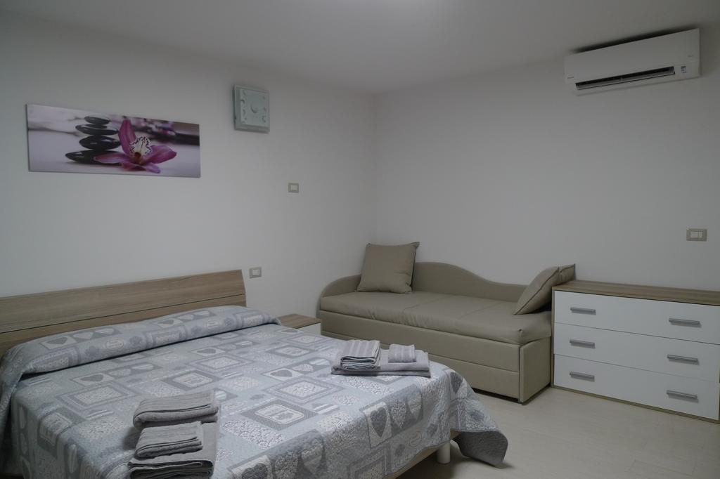 Villaggio Est Affittacamere San Teodoro  Buitenkant foto