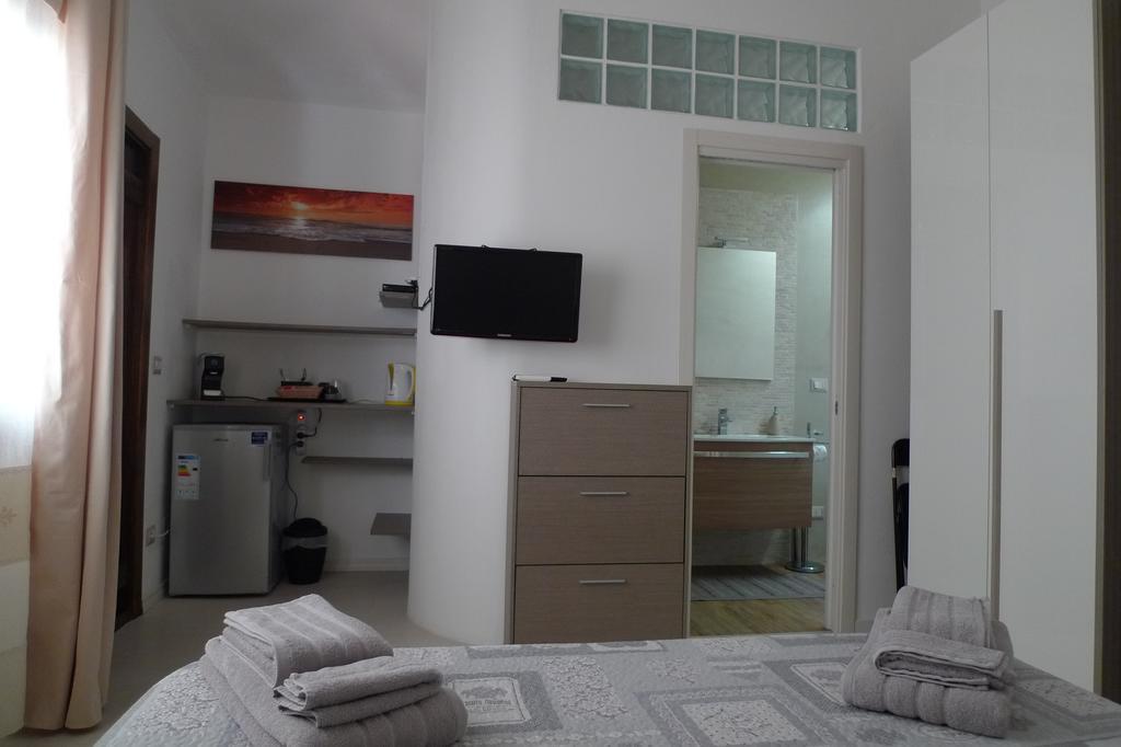 Villaggio Est Affittacamere San Teodoro  Buitenkant foto