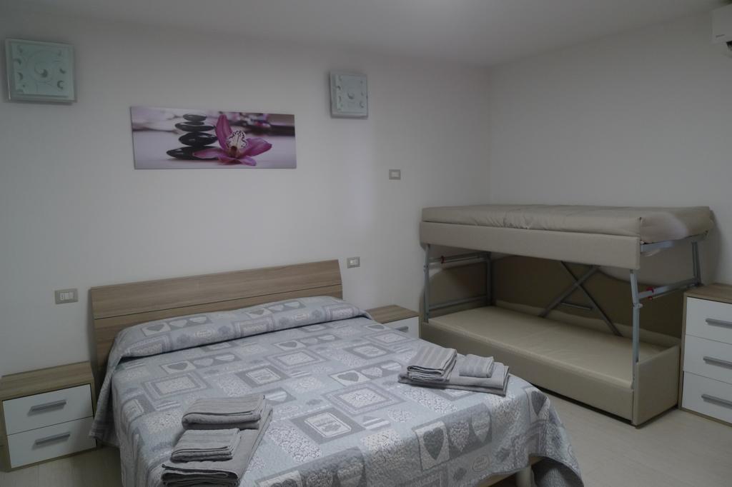 Villaggio Est Affittacamere San Teodoro  Buitenkant foto