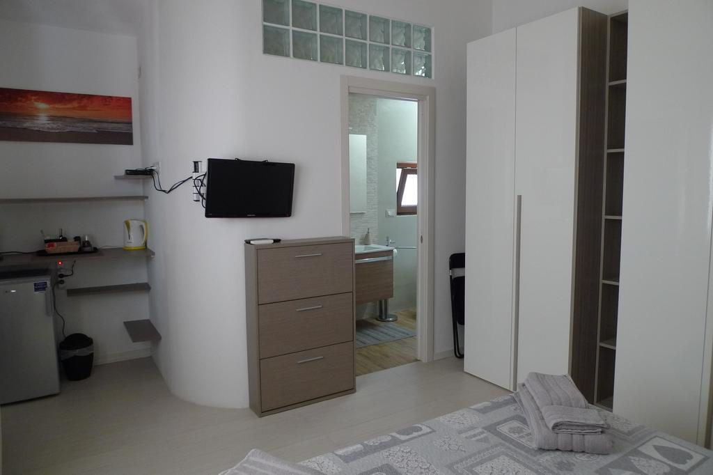 Villaggio Est Affittacamere San Teodoro  Buitenkant foto