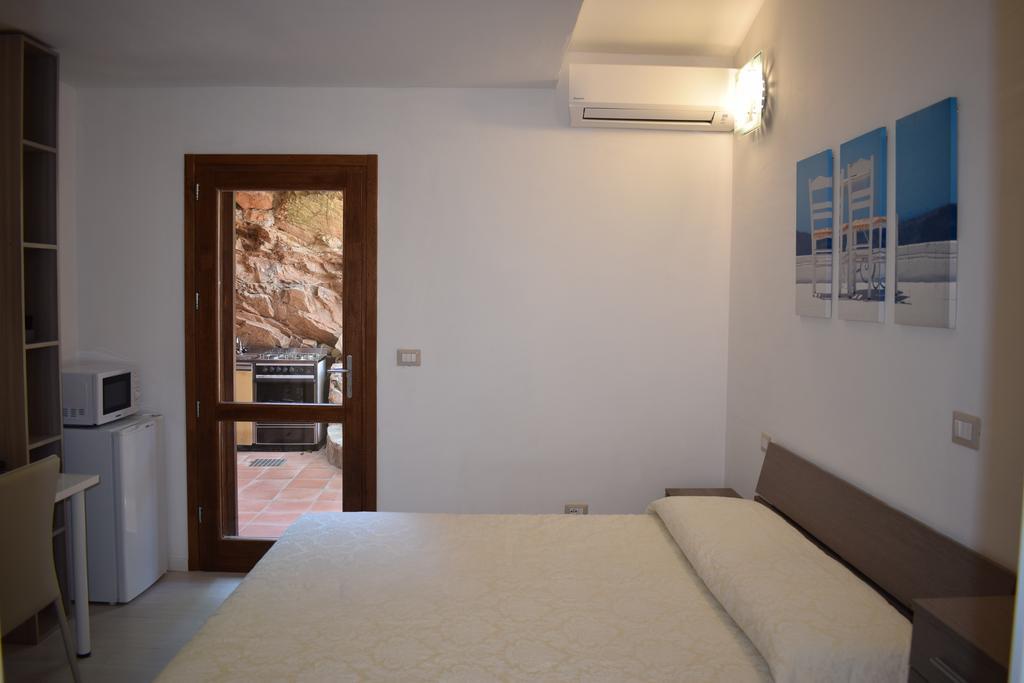 Villaggio Est Affittacamere San Teodoro  Buitenkant foto