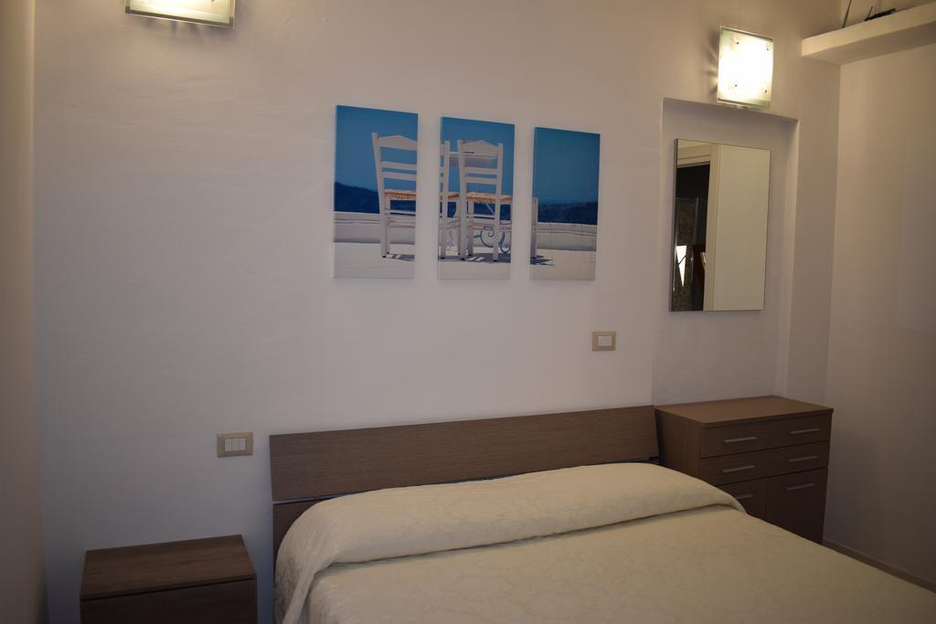 Villaggio Est Affittacamere San Teodoro  Buitenkant foto