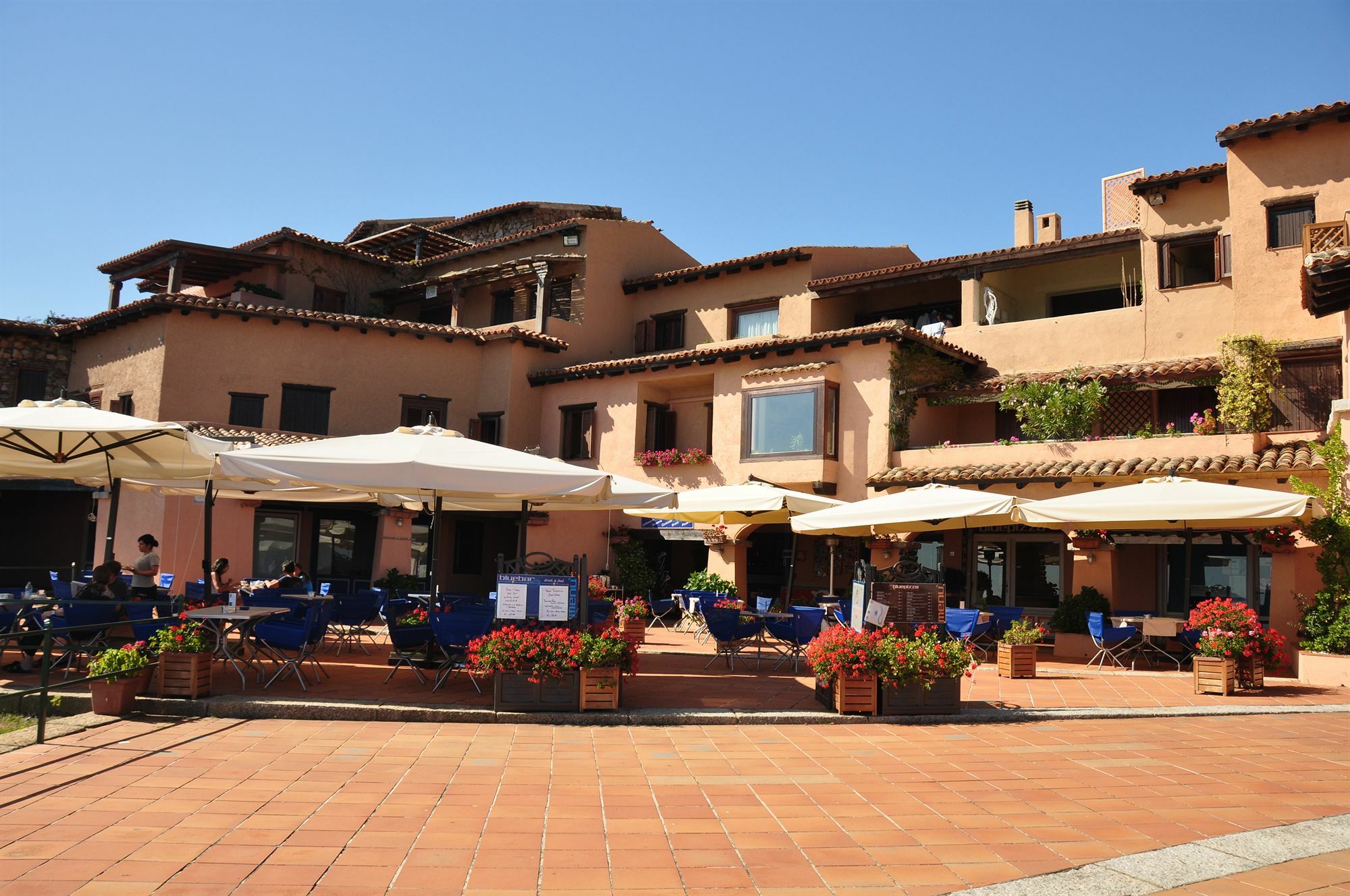 Villaggio Est Affittacamere San Teodoro  Buitenkant foto